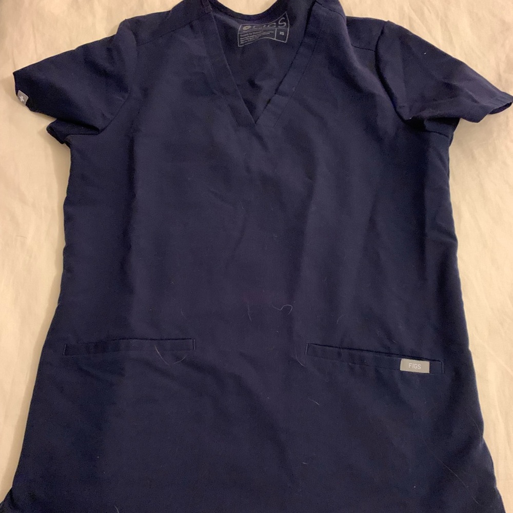 Figs casma three pocket scrub top XS in navy